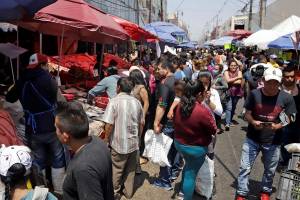 VIDEO Y FOTOS. No temen a coronavirus, abarrotan pescaderías del mercado 5 de Mayo