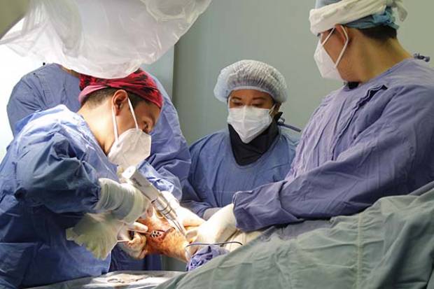 ISSSTEP realiza cirugía ortopédica en beneficio de paciente de la tercera edad