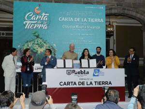 Claudia Rivera firma compromiso por la integridad ecológica de la ciudad de Puebla