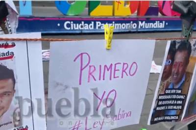VIDEO: Exhiben a deudores alimentarios para impulsar #LeySabina en Puebla