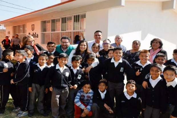 Claudia Rivera inauguró dos desayunadores escolares en San Baltazar Campeche