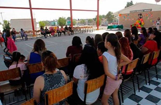 En Sonora excluyeron a 100 mamás de festival por no pagar la cuota escolar