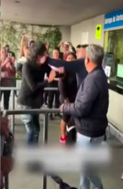 VIDEO: Luis Miguel: Revendedores se agarran a golpes en taquillas de la Arena CDMX