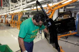 Crece 12.6% producción de autos en Puebla; 21.9%, las exportaciones