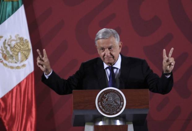 AMLO se declara humanista, no feminista