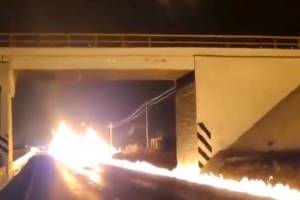 VIDEO: Pipa se incendia y deja estela de llamas en la autopista Puebla-Orizaba