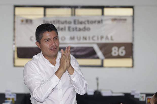 Eduardo Rivera recibe constancia de mayoría y es alcalde electo de Puebla