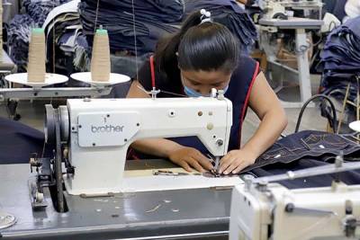 Continúa operando solo el 40% de las empresas del vestido en Puebla