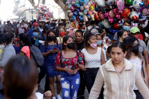 Menores de 22 años, los de mayor contagio de COVID en Puebla