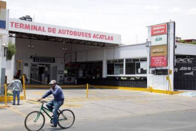 Acatlán de Osorio cierra el paso a transporte foráneo para frenar coronavirus