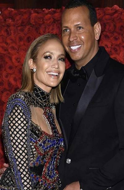 Jennifer Lopez recibió anillo de compromiso de A-Rod