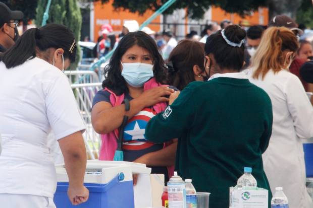Sólo el 28% de adultos en Puebla tiene completa la vacunación COVID