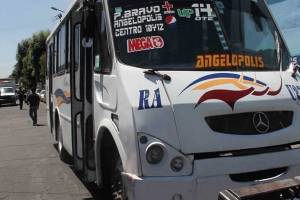 Despojan a estudiantes de computadoras en asaltos a transporte público en Puebla