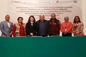 SEDIF y ayuntamiento de Zacatlán entregan audífonos y lentes