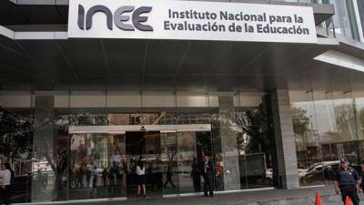 Meten al INEE a maestra de escuela del hijo de AMLO y a ex director del ISSSTE