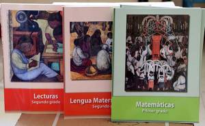 Distribuyen libros de texto en el estado de Puebla