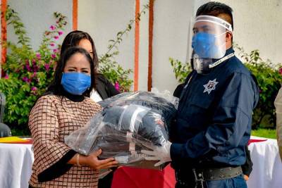Cuautlancingo: Lupita Daniel entrega uniformes, patrullas y equipo a policías municipales