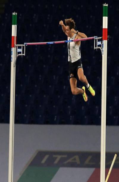 Armand Duplantis rompió récord mundial de Sergey Bubka en salto con pértiga