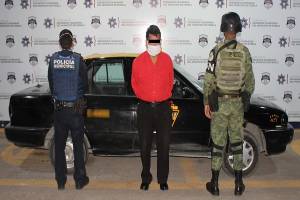 Sujeto robó taxi y fue capturado por la SSC de Puebla y Guardia Nacional