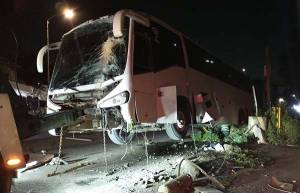 Autobús derribó poste de CFE y dejó sin agua a cinco colonias de Puebla