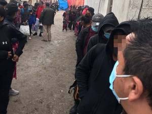 FGR asegura a 386 migrantes y detiene a seis &quot;polleros&quot; en Puebla