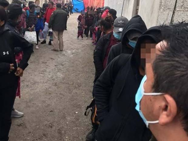 FGR asegura a 386 migrantes y detiene a seis &quot;polleros&quot; en Puebla