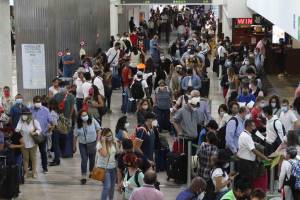 Aerolíneas recuperan pasajeros mexicanos; rompen racha a la baja en marzo