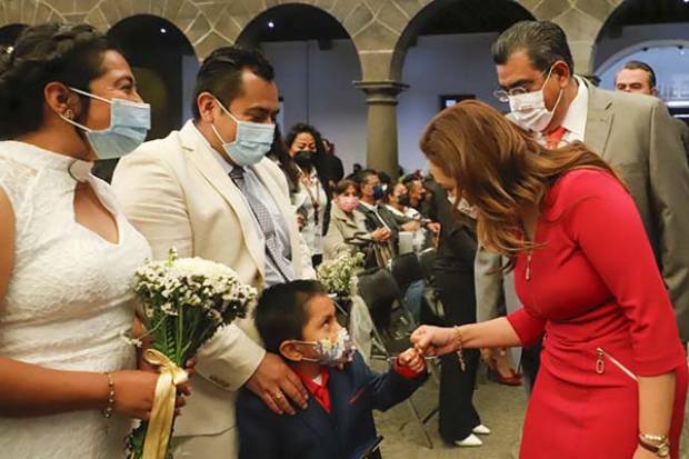 Matrimonio colectivo en Puebla: 137 parejas contrajeron nupcias