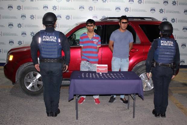 Pareja con más de 60 dosis de droga es capturada al sur de Puebla