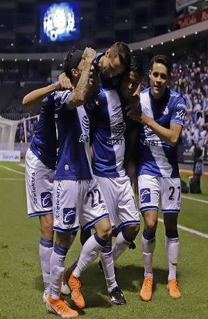 Club Puebla volvió a romper la quiniela al derrotar 2-1 al León en el Cuauhtémoc