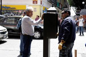 Urgen a telefónicas para que retiren sus casetas del Centro Histórico de Puebla