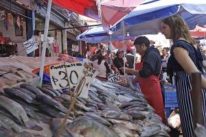 Tras caída por cuarentena, ventas de pescaderías de Puebla suben 30% por Semana Santa