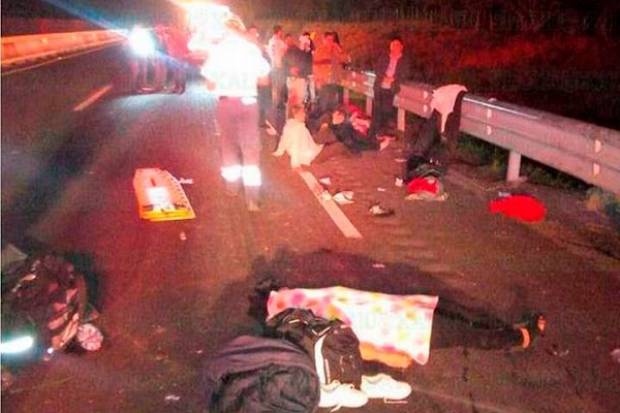 Volcó camión de Puebla en Veracruz, hay tres muertos y 30 lesionados