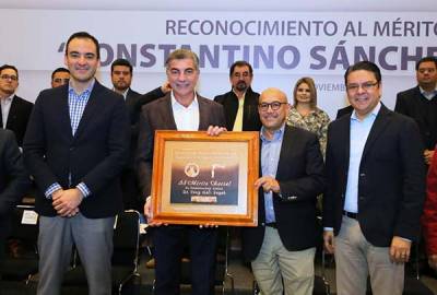 Tony Gali recibe reconocimiento al mérito social &quot;Constantino Sánchez Romano&quot;