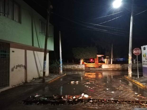 Evacúan a más de 149 personas tras fuertes lluvias en Tehuacán