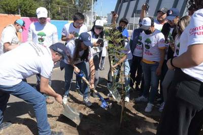 Plantan 4 mil árboles en 30 puntos del municipio de Puebla