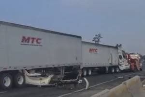 Choque de tráiler en Xonacatepec provoca cierre de la autopista México-Puebla