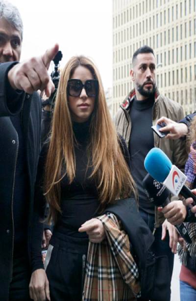 Shakira pide a fotógrafos y periodistas frenar el acoso a sus hijos