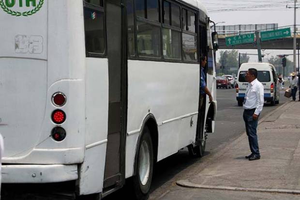 La SIMT sanciona a tres choferes de transporte público por llevar pasajeros sentados en lugares no permitidos