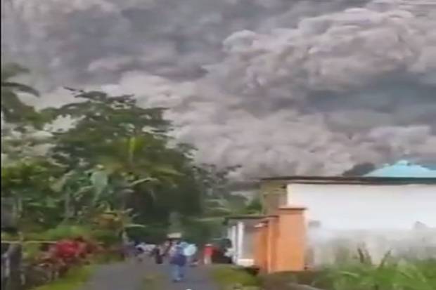VIDEO: Así fue la erupción del volcán Semeru en Indonesia