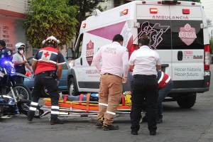 Fallece motociclista al impactarse contra un poste en San Miguel Canoa