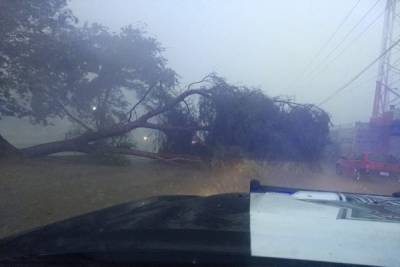 Tromba y granizo inundaron diversas zonas de Tehuacán