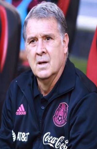 Tata Martino es insultado y la afición pide su salida de la Selección Mexicana