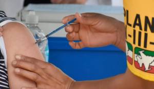 Este fin de semana aplicarán vacuna COVID a maestros de Campeche