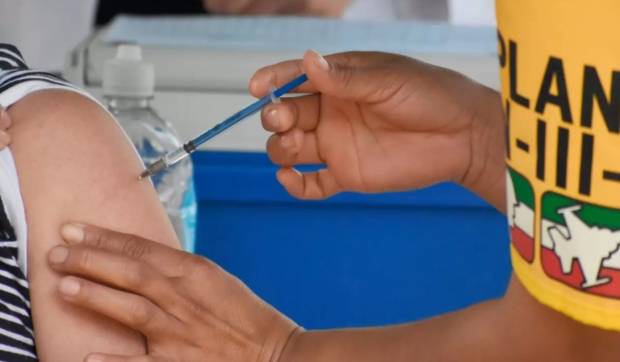 Este fin de semana aplicarán vacuna COVID a maestros de Campeche