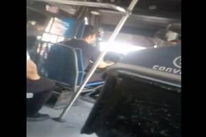 Acusan a chofer de transporte público en Puebla de casi tirar a niña por jugar &quot;carreritas&quot;