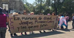 Marchan en CDMX por asesinato de joven poblana en CCH Oriente
