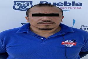 Sujeto es detenido por usurpar funciones policiales en Puebla