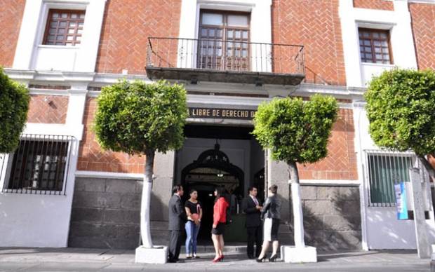 Alumna de la Libre de Derecho denuncia a profesor por acoso sexual