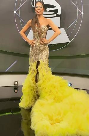 Gloria Trevi sorprende con su atuendo y elegancia en los Latin Grammy